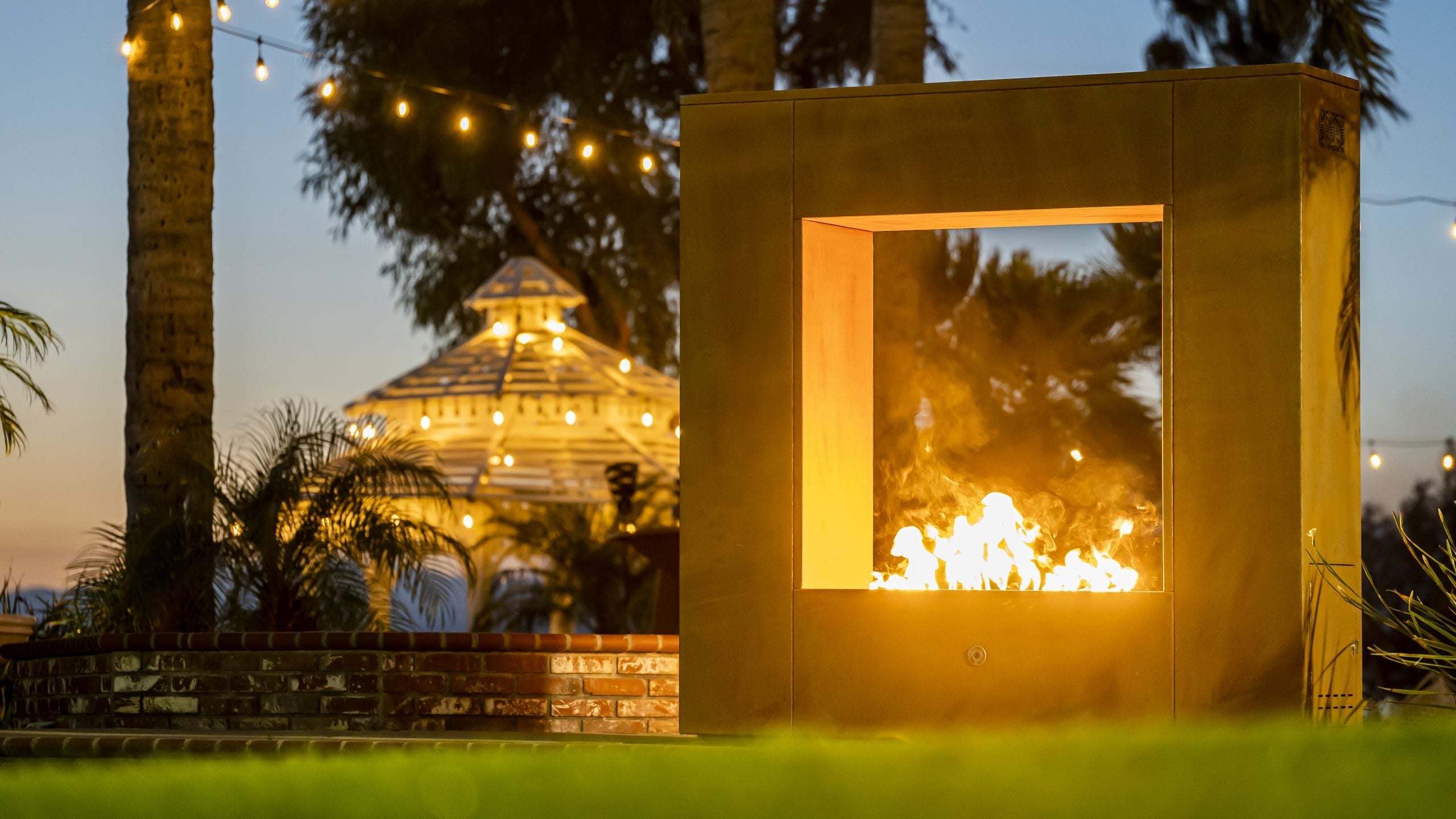 The Outdoor Plus The Williams Fireplace - Corten Steel