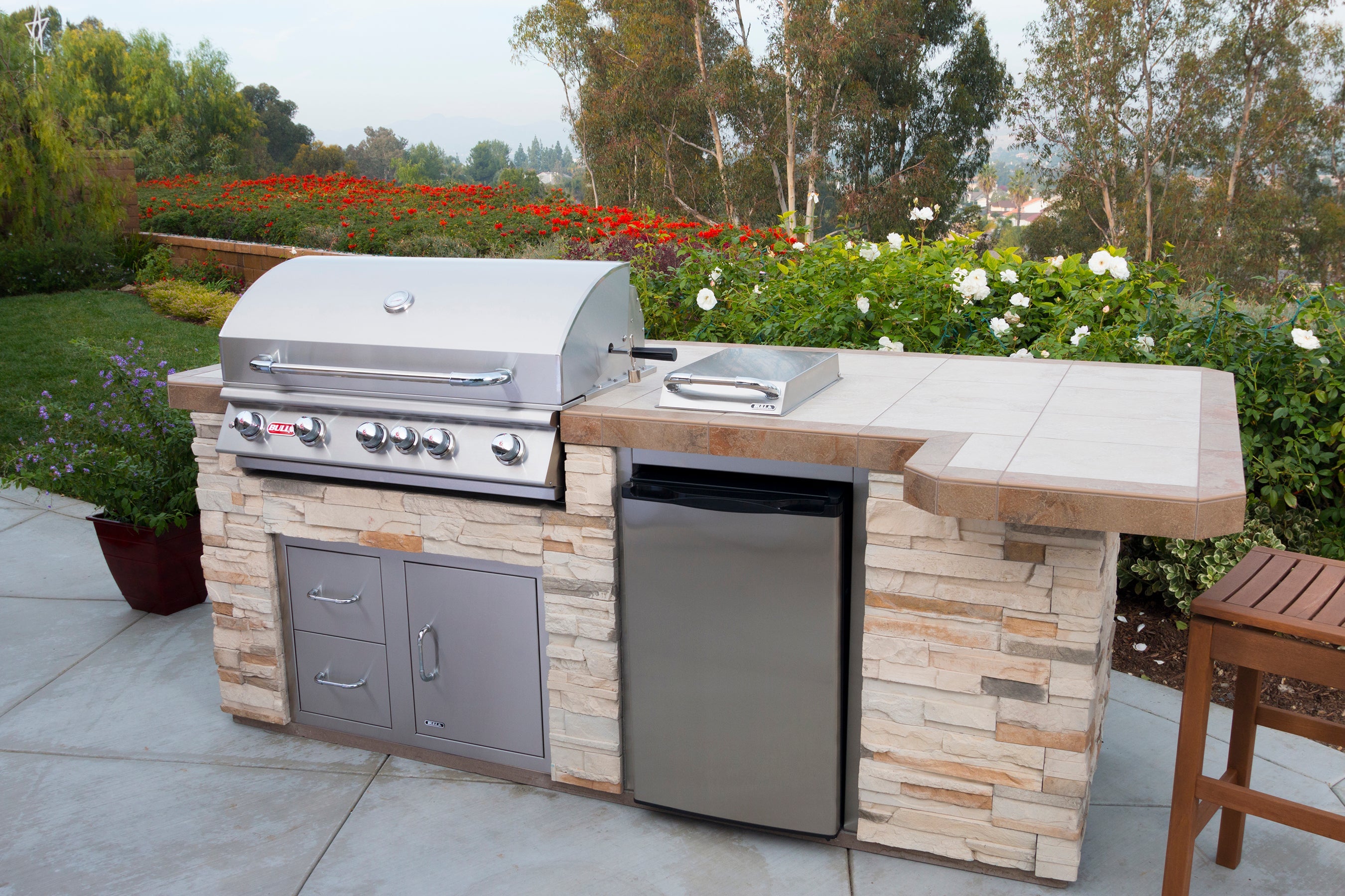 Bull Brahma 38-Inch 5-Burner Built-In Gas Grill with Rear Infrared Burner