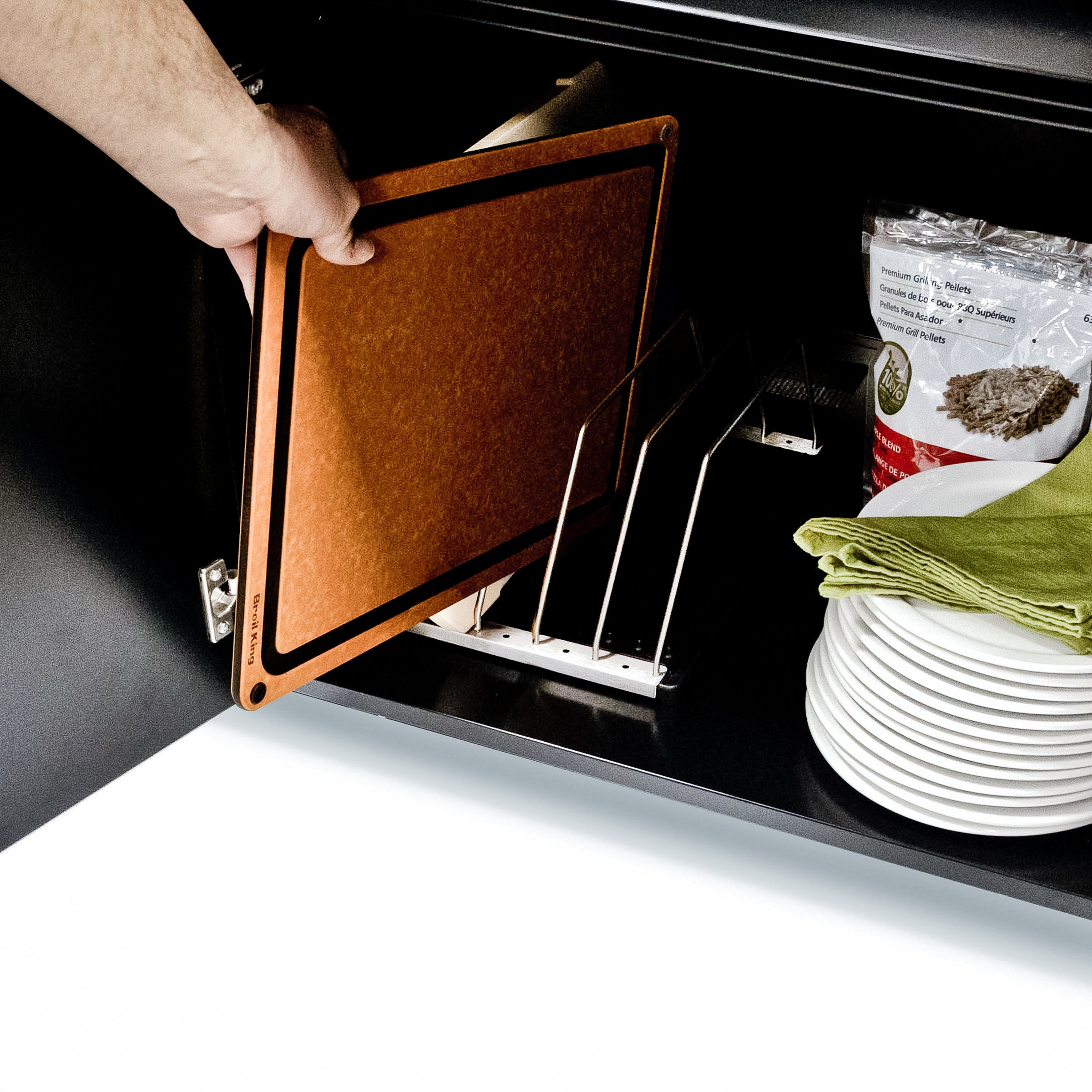 Broil King Baron 490i 4-Burner Gas Grill Center - Shadow Edition